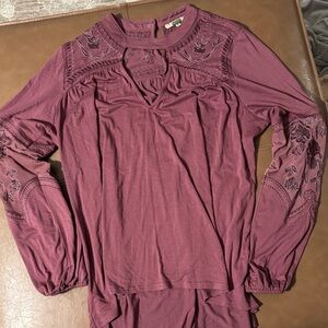 Gimmicks by BKE Plum Embroidered Blouse